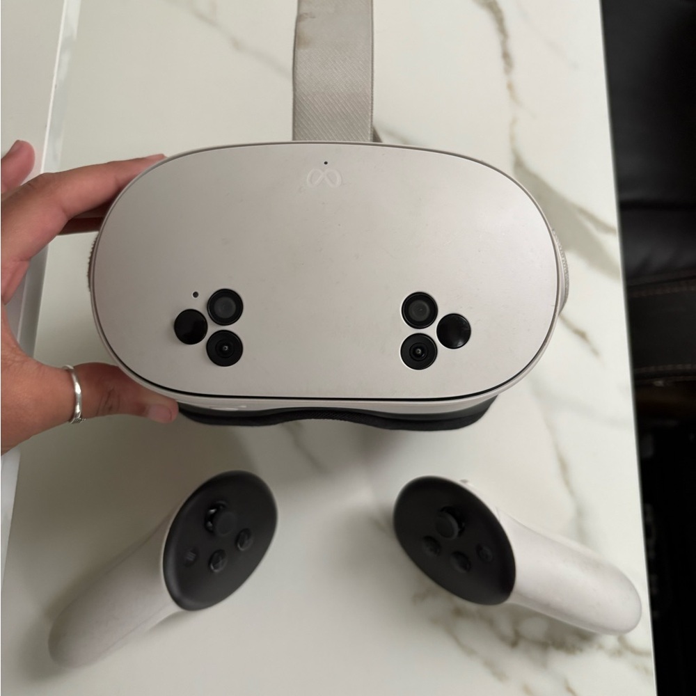 Meta Quest 3 VR Headset and Controllers
